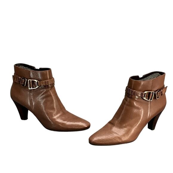 Bandolino Brown Leather Gold Buckle Side Zip Wooden Heel Ankle Bootie Women 9.5 - Picture 2 of 10